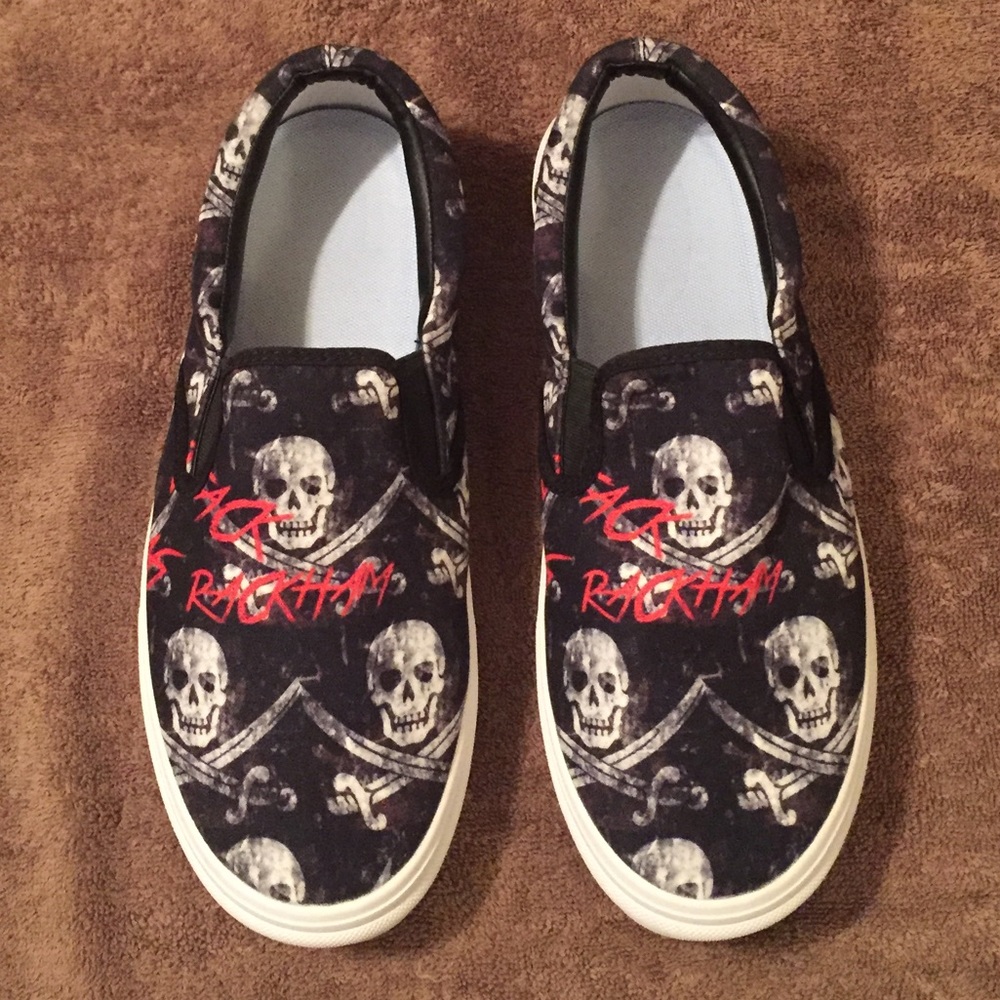 Men’s Pirate Skull Canvas Slip on Shoes. Sz 11.